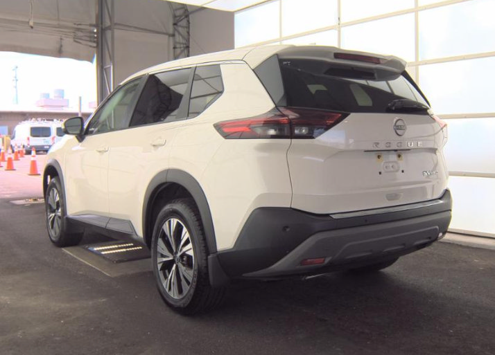 Used 2023 Nissan Rogue SV AWD/4WD image 4