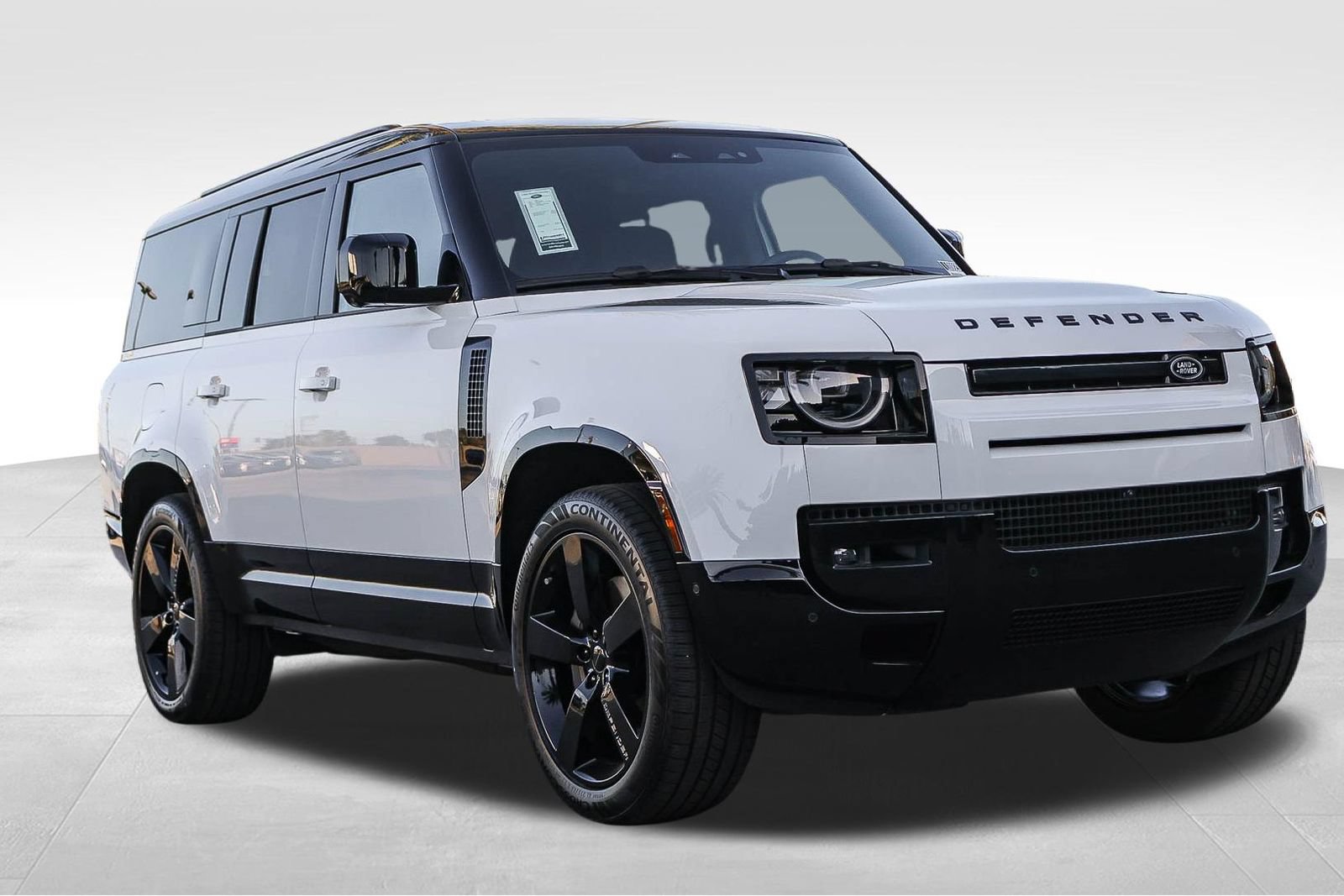 New 2026 Land Rover Defender 130 X-Dynamic SE AWD/4WD image 3