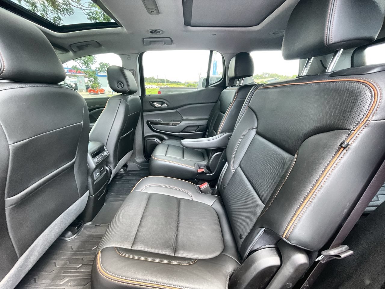 Used 2023 GMC Acadia AT4 w/ Technology Package AWD/4WD image 25