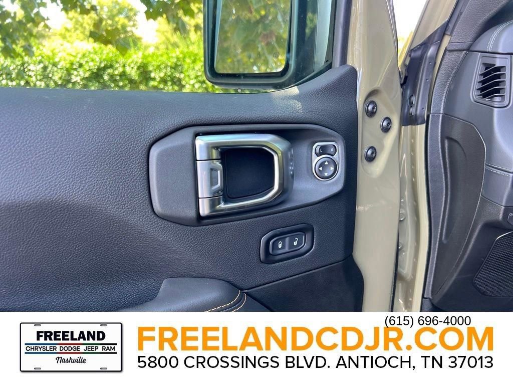 New 2025 Jeep Gladiator High Tide image 17