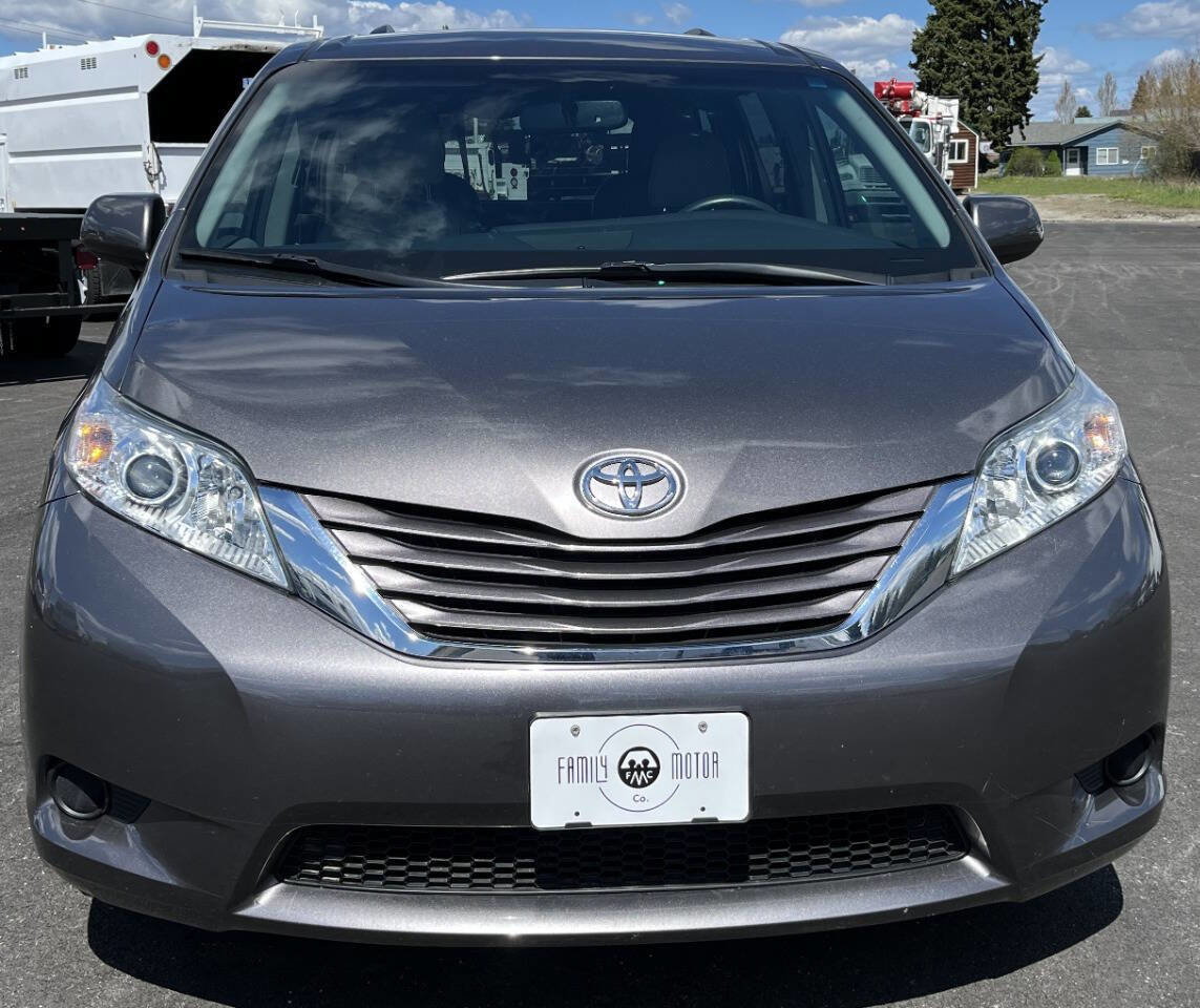 Used 2017 Toyota Sienna LE AWD/4WD image 2