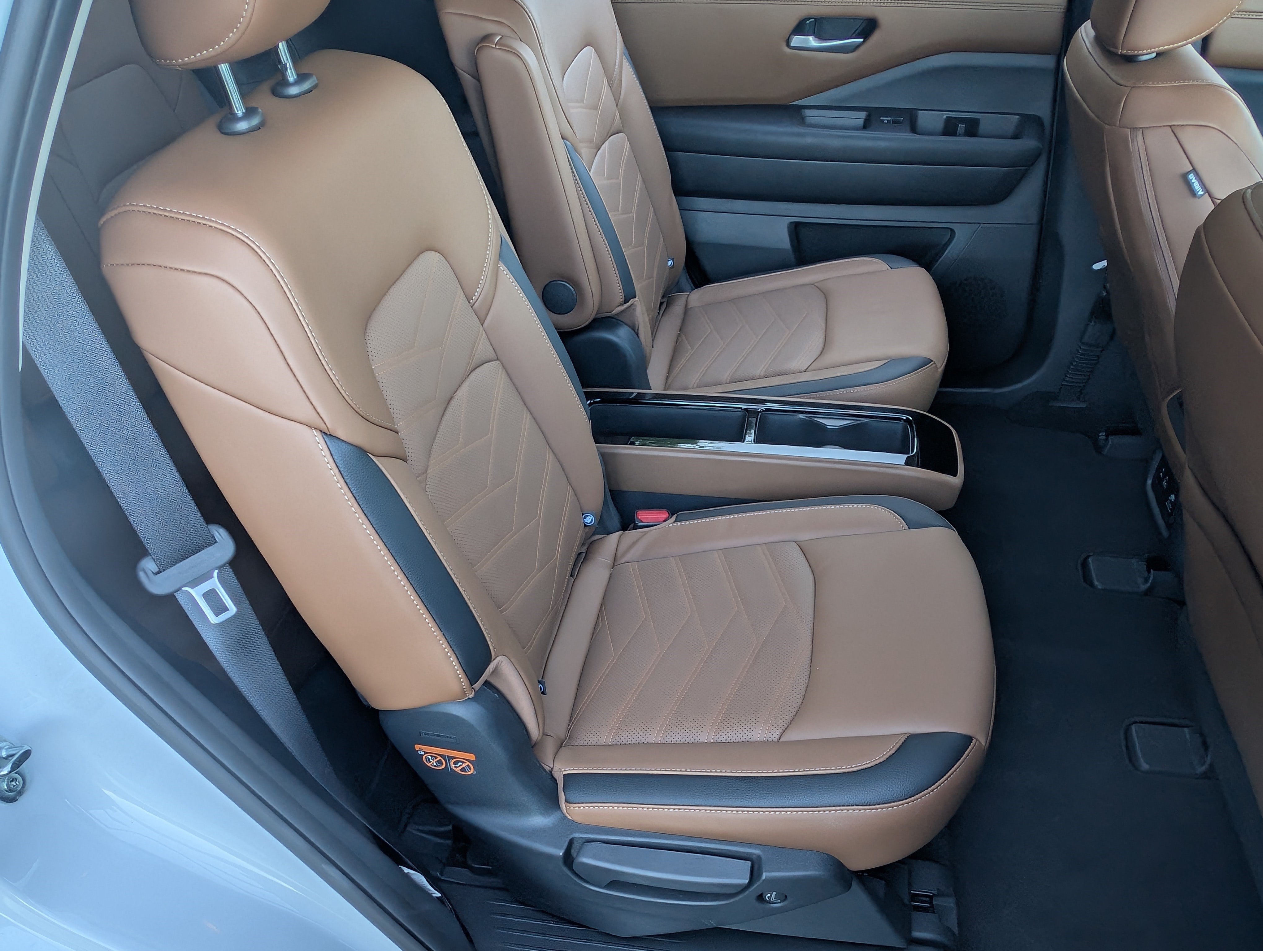 Used 2025 Nissan Pathfinder Platinum FWD image 21