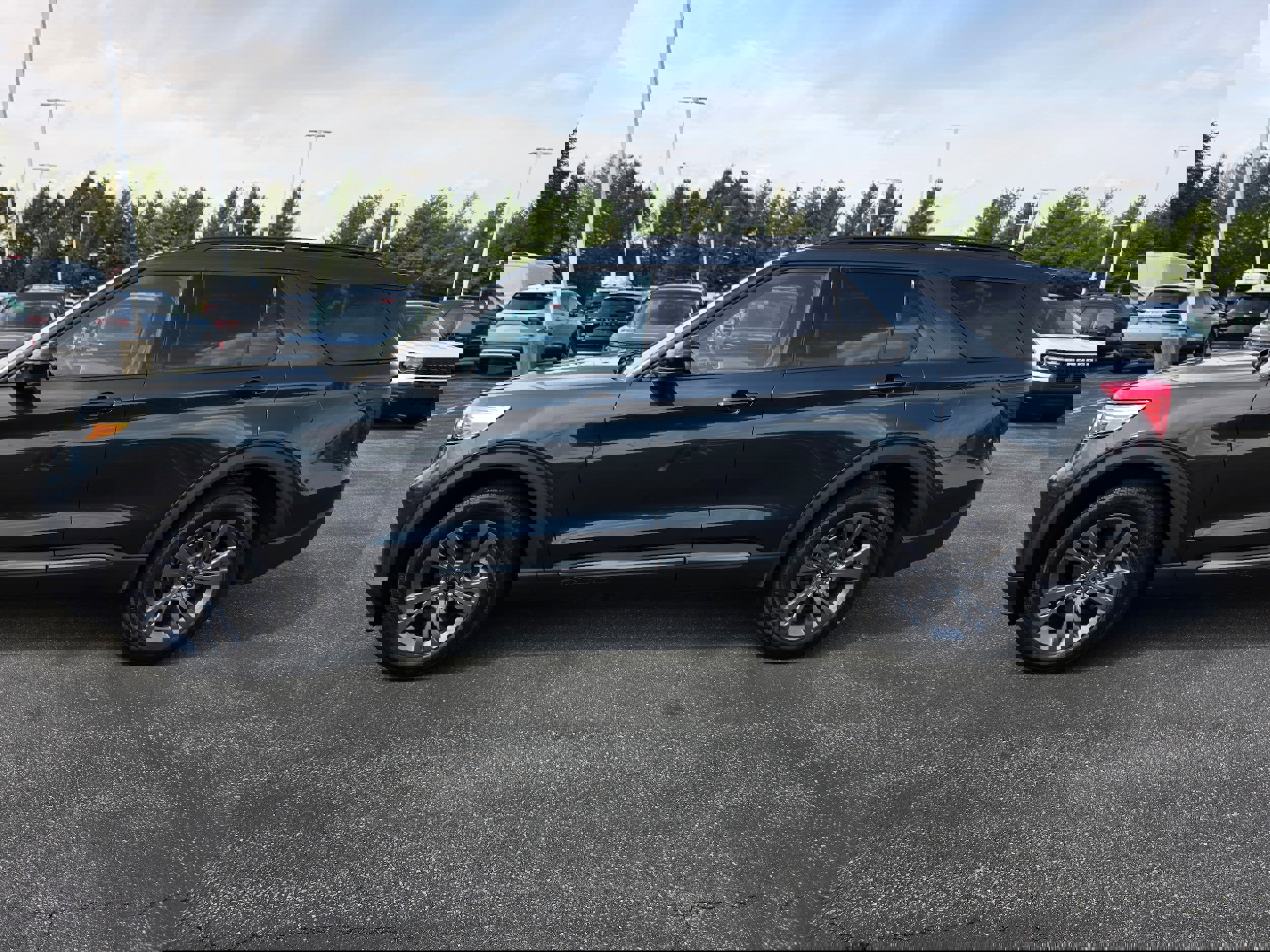 Used 2023 Ford Explorer XLT w/ Equipment Group 202A image 2