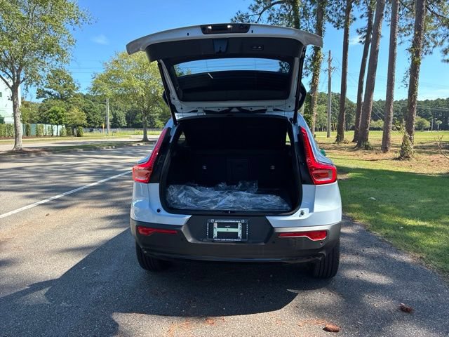 New 2026 Volvo XC40 B5 Plus w/ Protection Package Premier AWD/4WD image 19