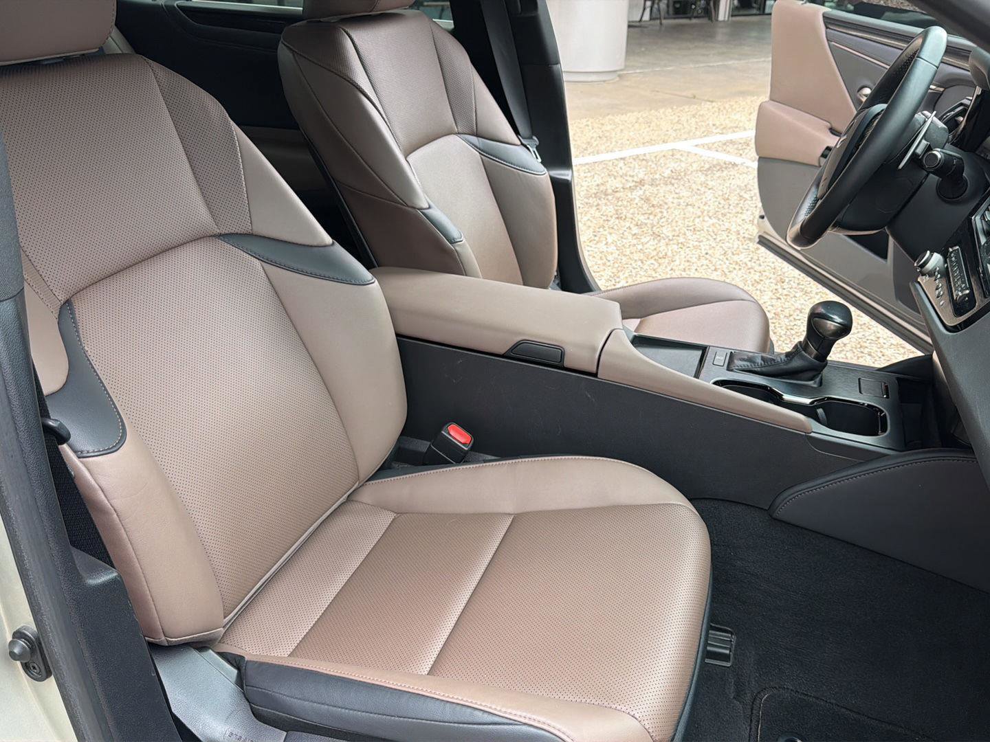Used 2023 Lexus ES 350 w/ Accessory Package (Z2) image 17