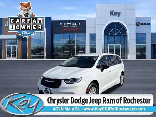 Used 2024 Chrysler Pacifica Touring-L image 1