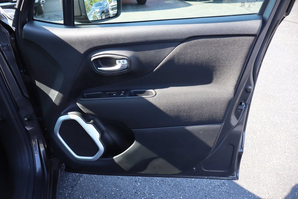 Used 2021 Jeep Renegade Latitude AWD/4WD image 25