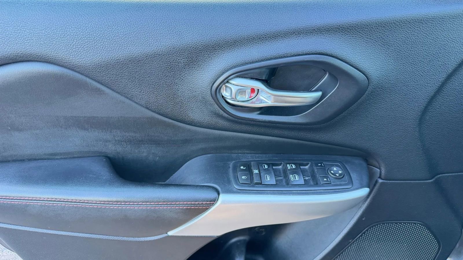 Used 2017 Jeep Cherokee Trailhawk w/ Cold Weather Group image 56