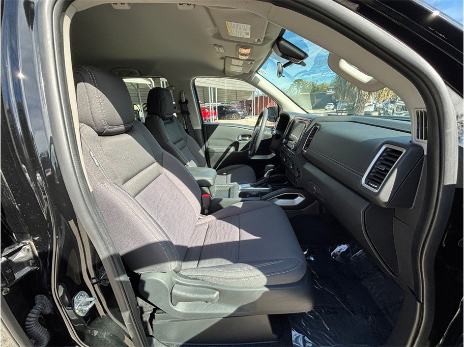 Used 2022 Nissan Frontier SV image 34