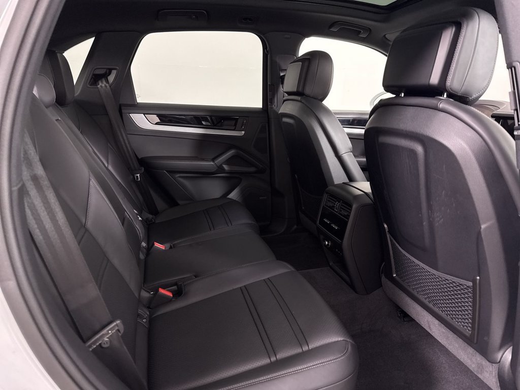 Certified 2026 Porsche Cayenne AWD/4WD image 25