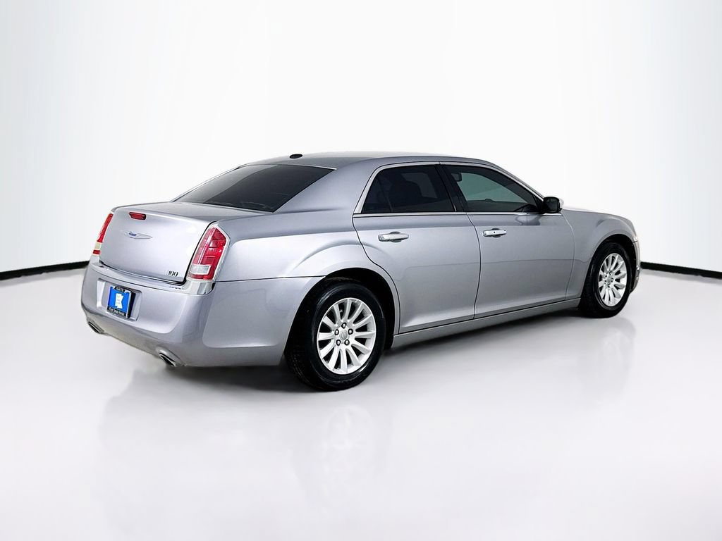 Used 2014 Chrysler 300 RWD image 7