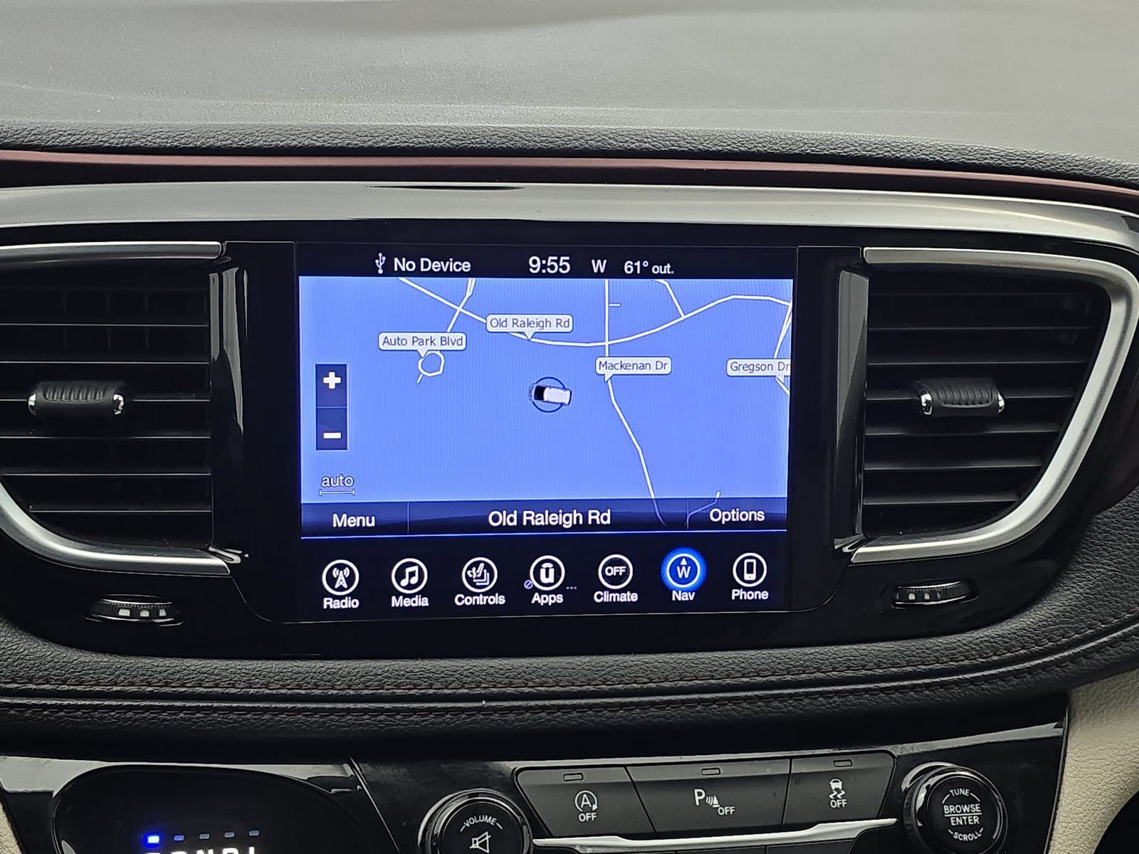 Used 2017 Chrysler Pacifica Limited w/ UConnect Theater Package FWD image 24