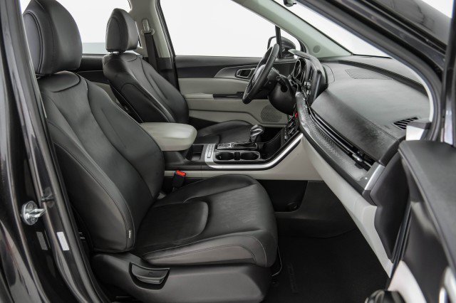 Used 2023 Kia Carnival LX FWD image 32