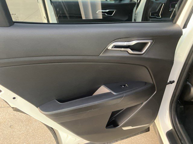 Used 2024 Kia Sportage LX image 21