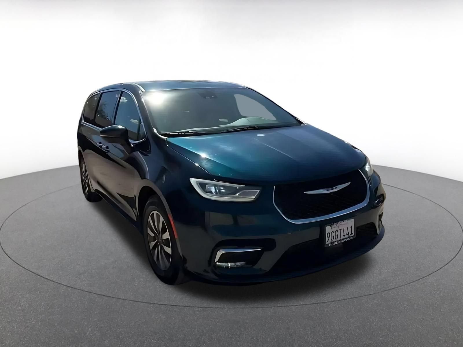 Used 2023 Chrysler Pacifica Touring-L FWD image 3