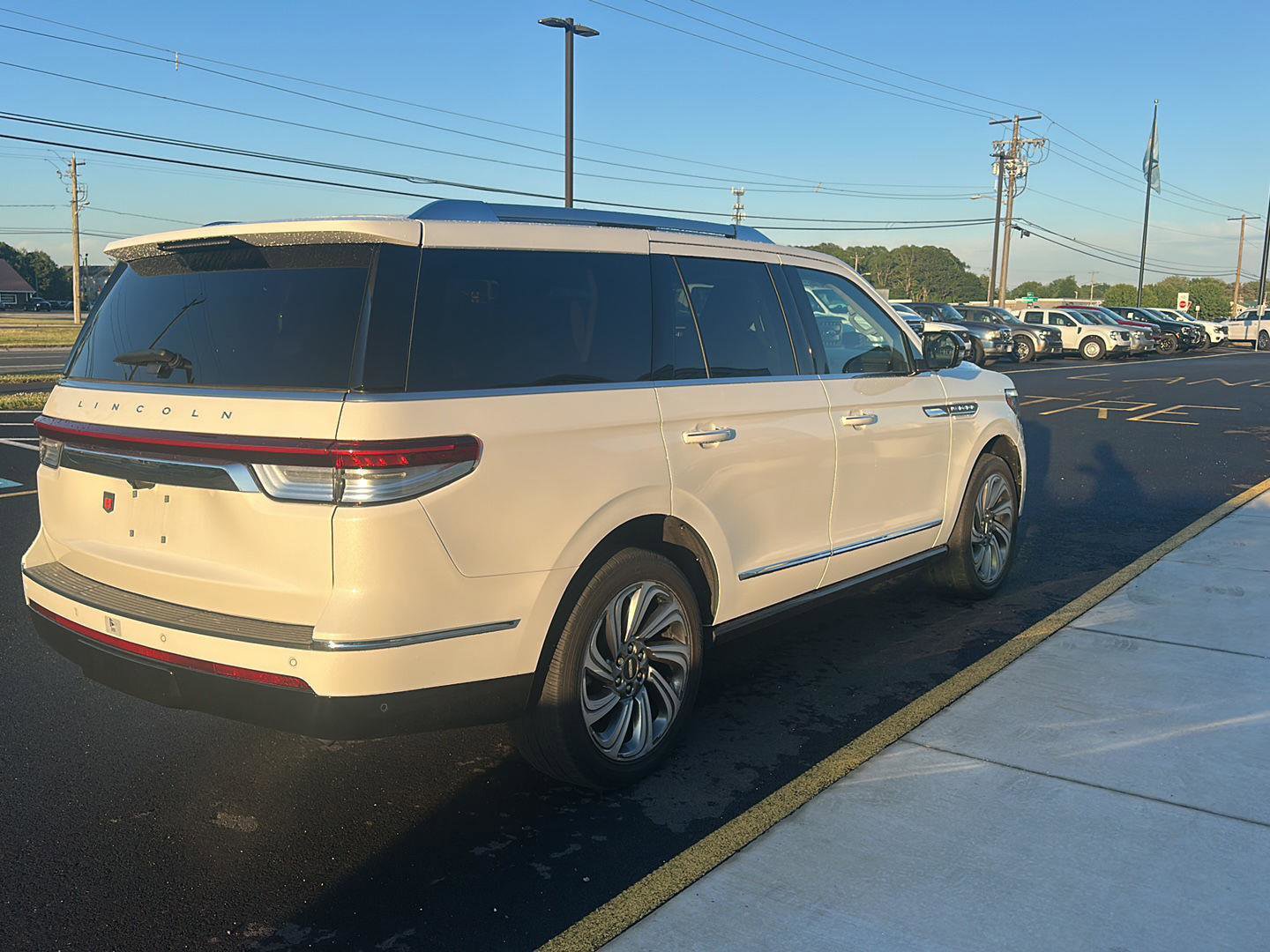Used 2024 Lincoln Navigator Premiere AWD/4WD image 5