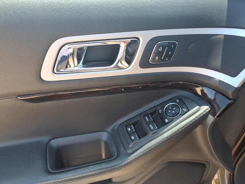 Used 2015 Ford Explorer Limited w/ Equipment Group 301A FWD image 12