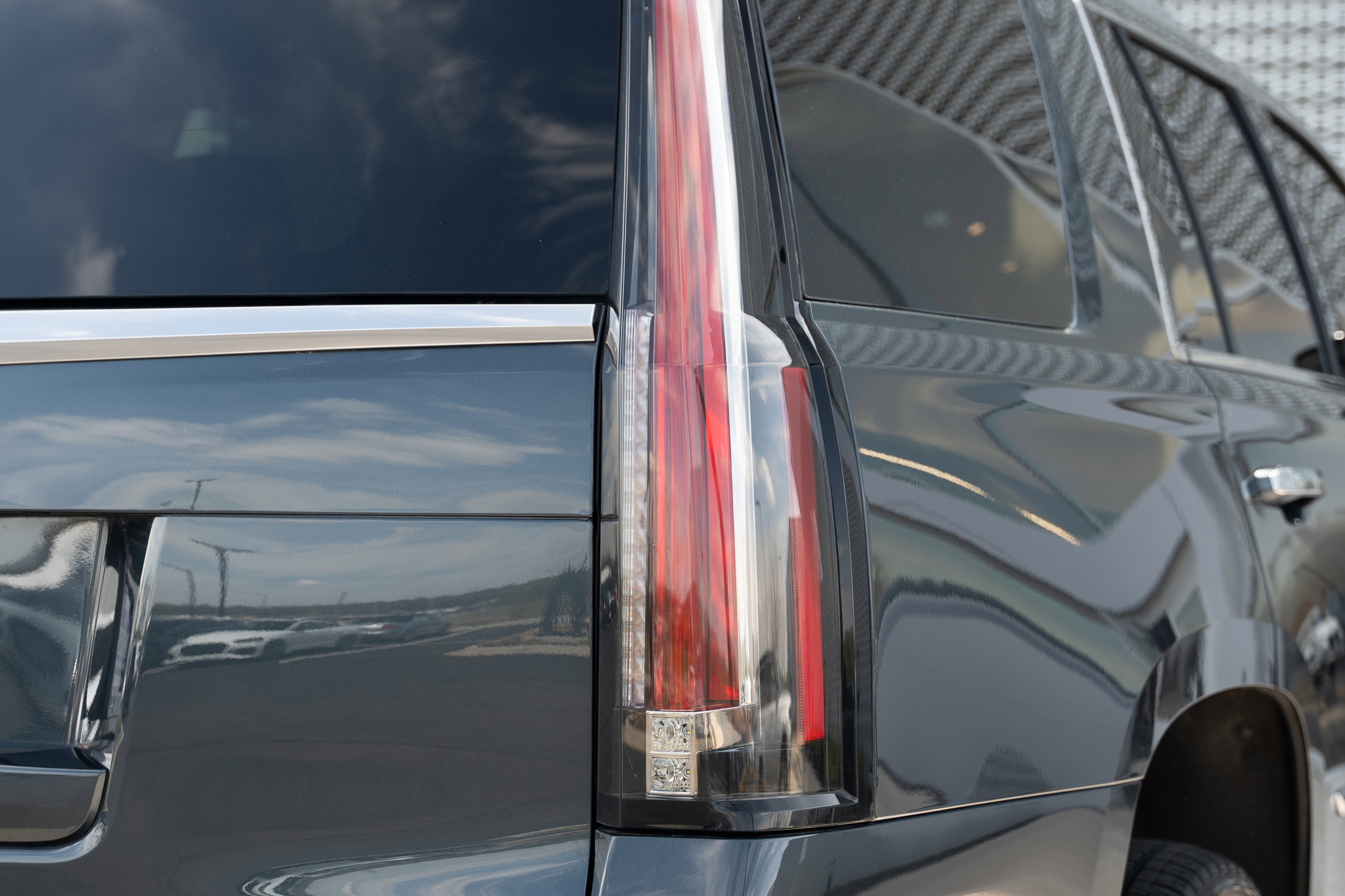 Used 2020 Cadillac Escalade Luxury AWD/4WD image 32