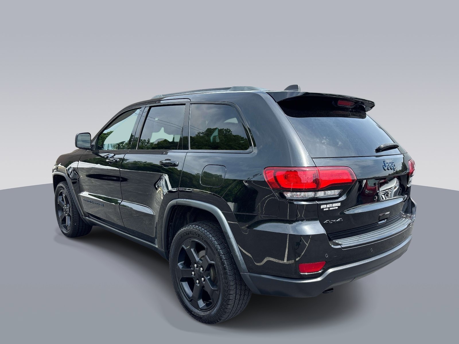 Used 2018 Jeep Grand Cherokee Laredo AWD/4WD image 5