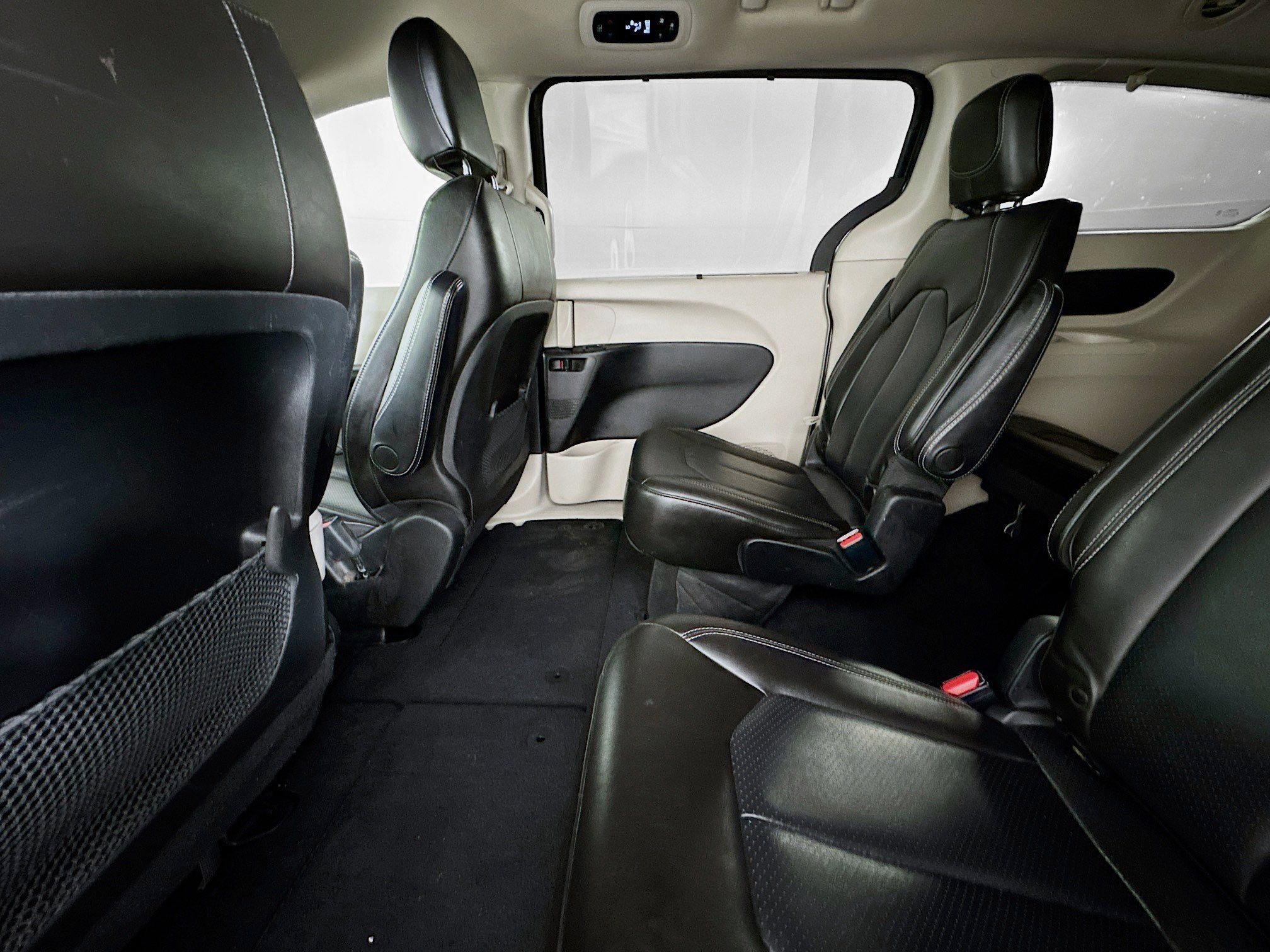 Used 2021 Chrysler Voyager Lxi image 24