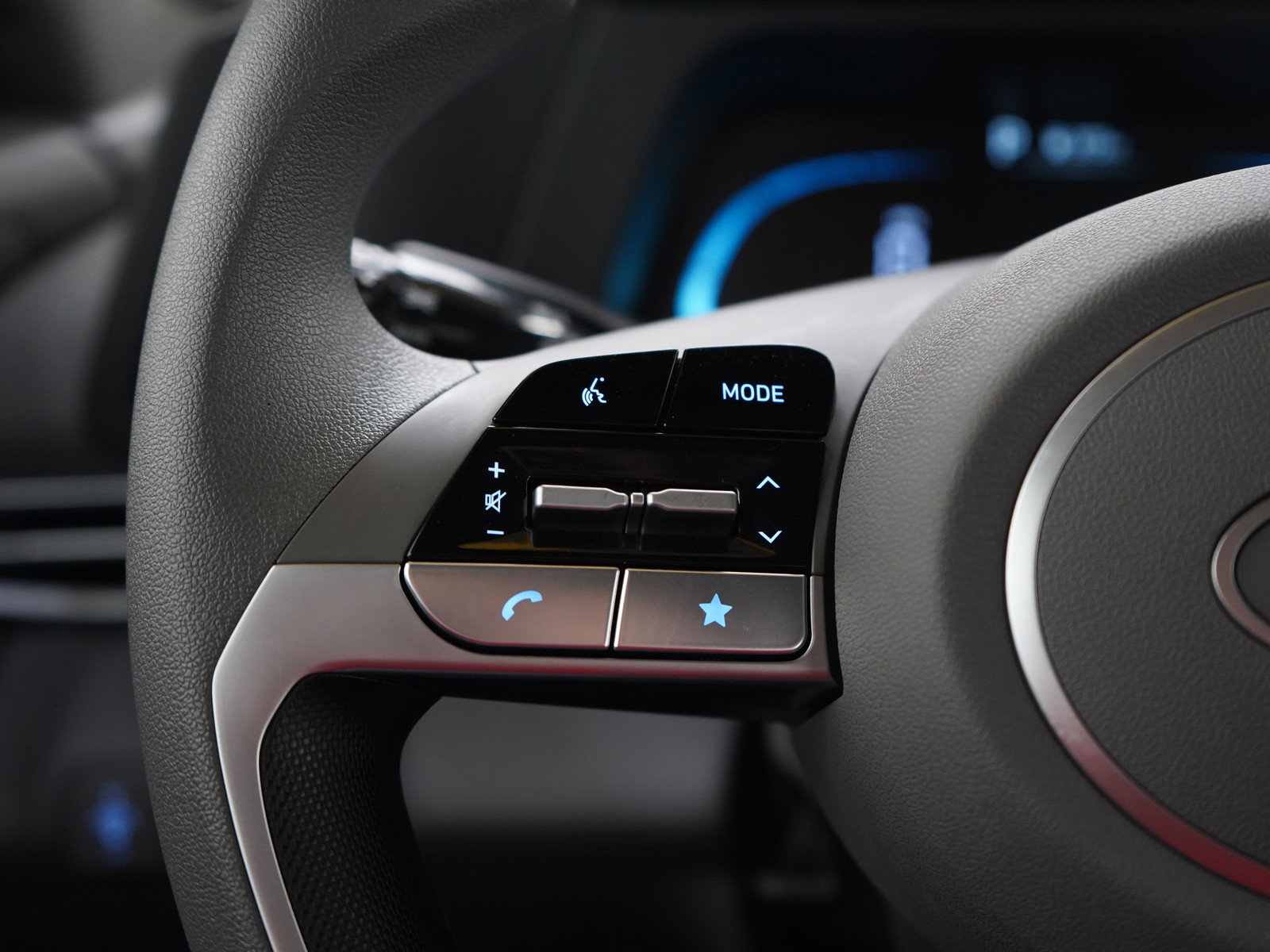 Certified 2025 Hyundai Elantra SE image 24