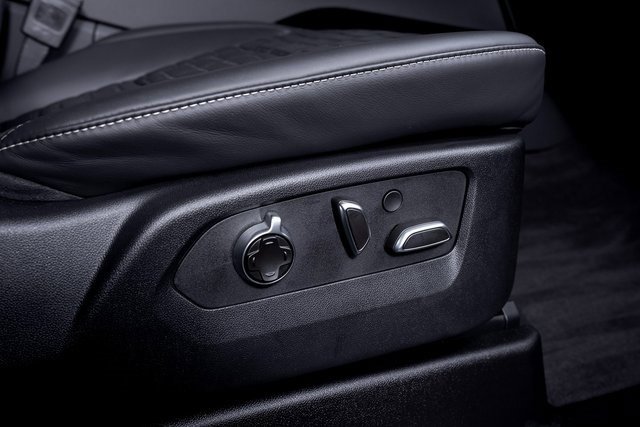 Used 2025 Cadillac Escalade V image 81