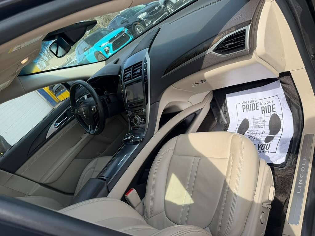 Used 2017 Lincoln MKZ Select w/ Select Plus Package image 18