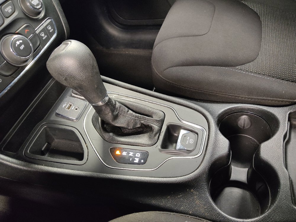 Used 2020 Jeep Cherokee Latitude FWD image 26