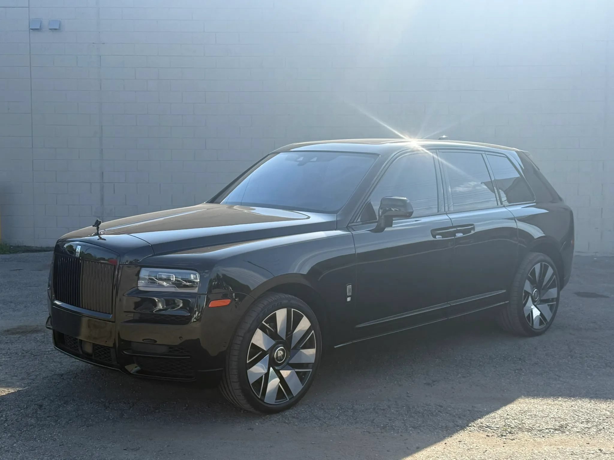 Used 2019 Rolls-Royce Cullinan AWD/4WD image 2