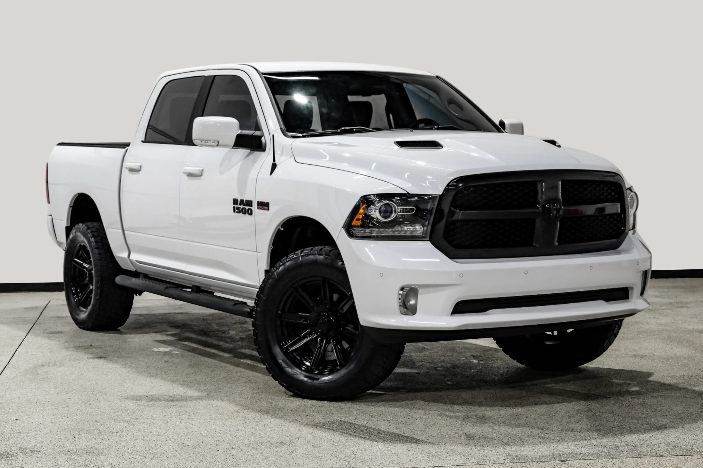 Used 2018 RAM 1500 Sport w/ Quick Order Package 26Q Night AWD/4WD image 4