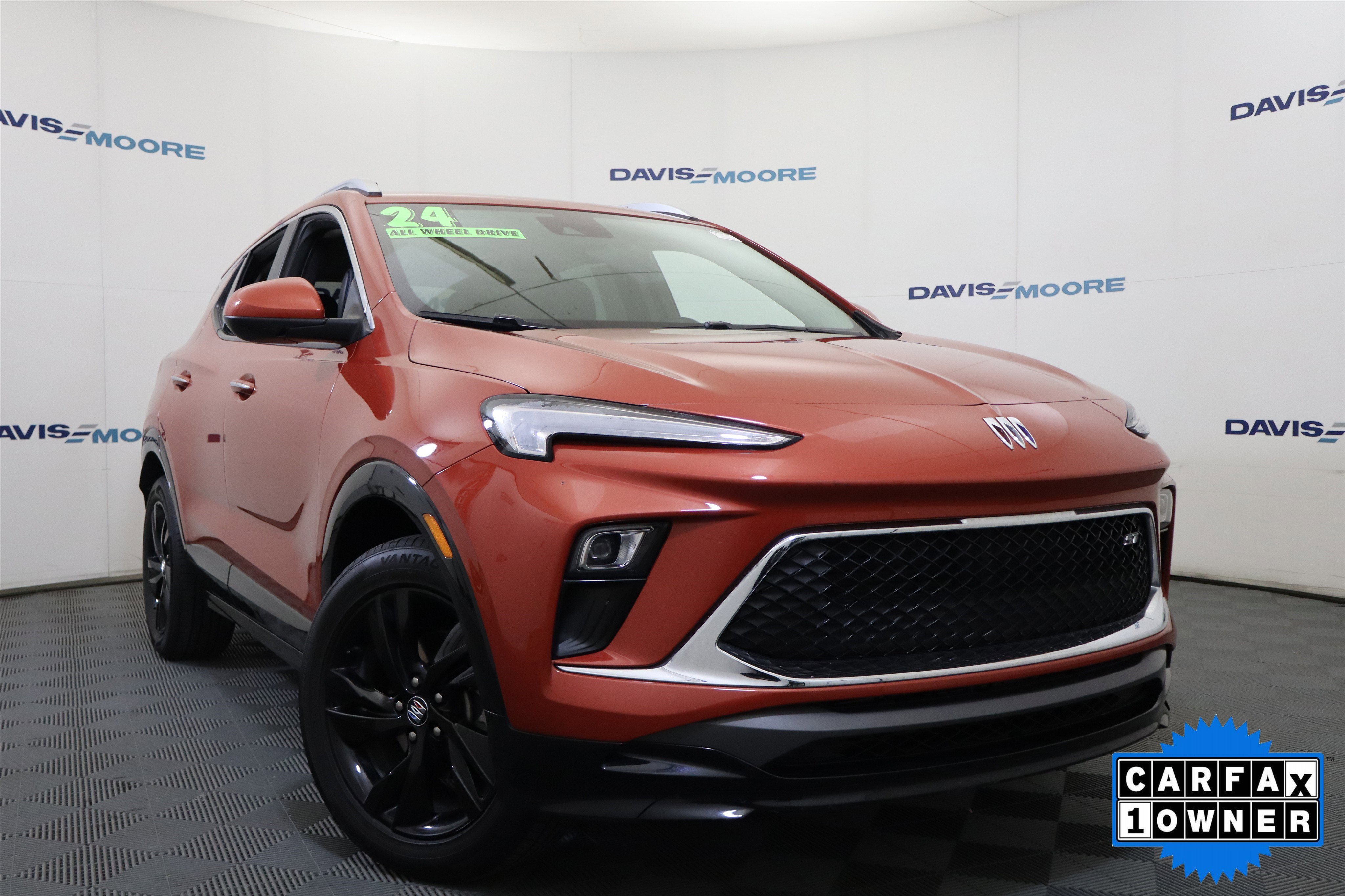 Used 2024 Buick Encore GX Sport Touring image 2