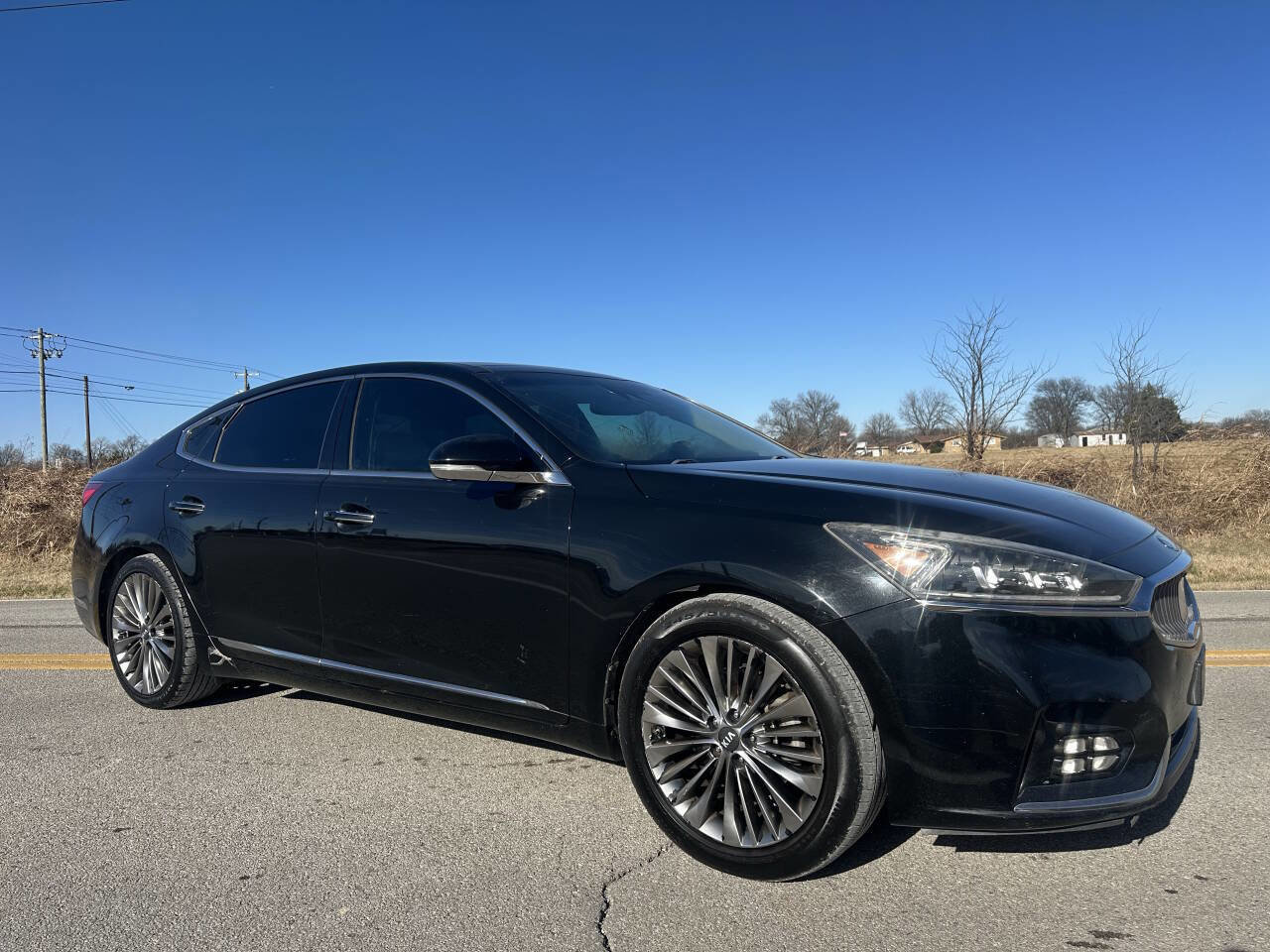 Used 2017 Kia Cadenza Limited image 1