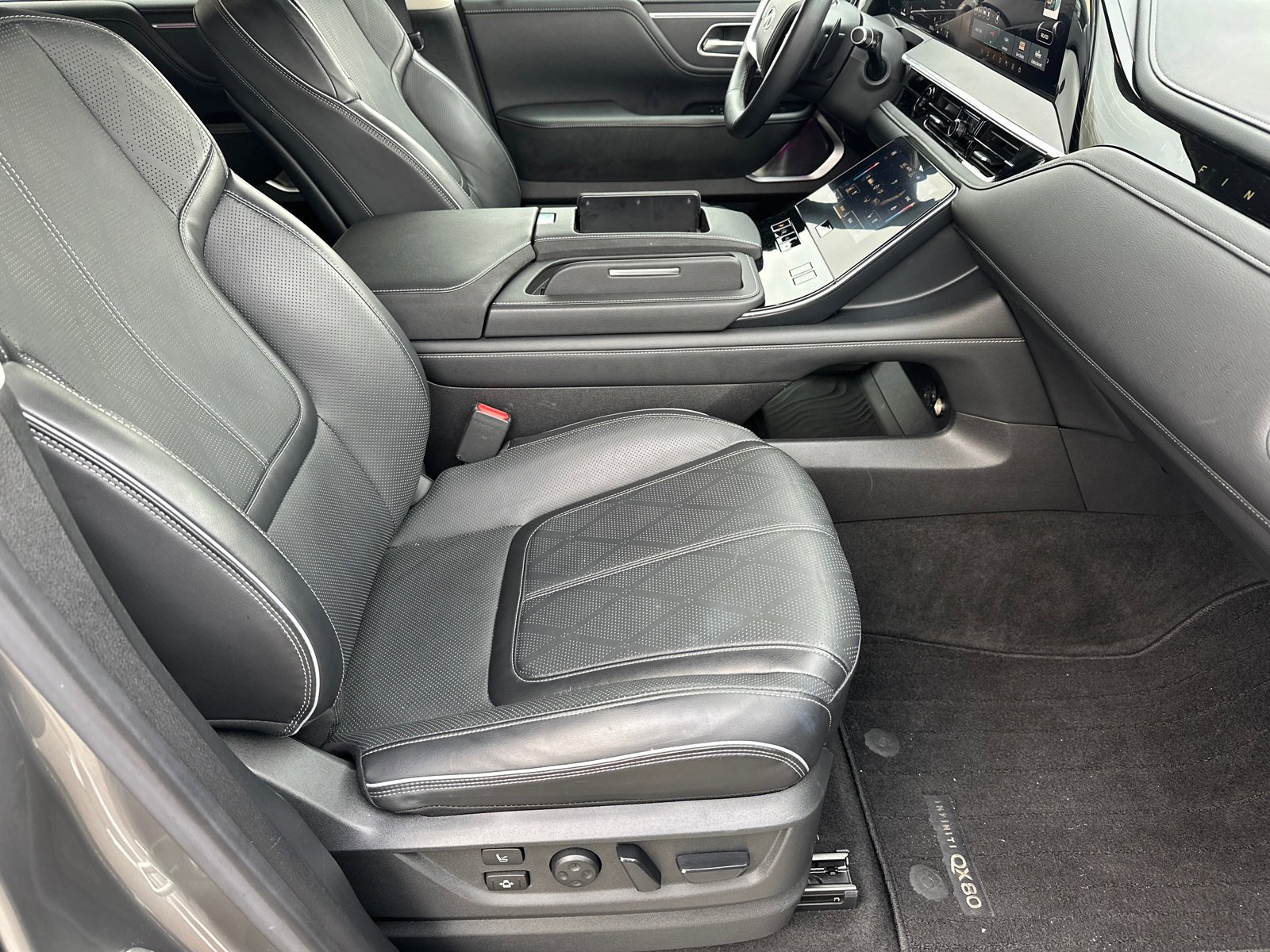 Used 2025 INFINITI QX80 Sensory image 13