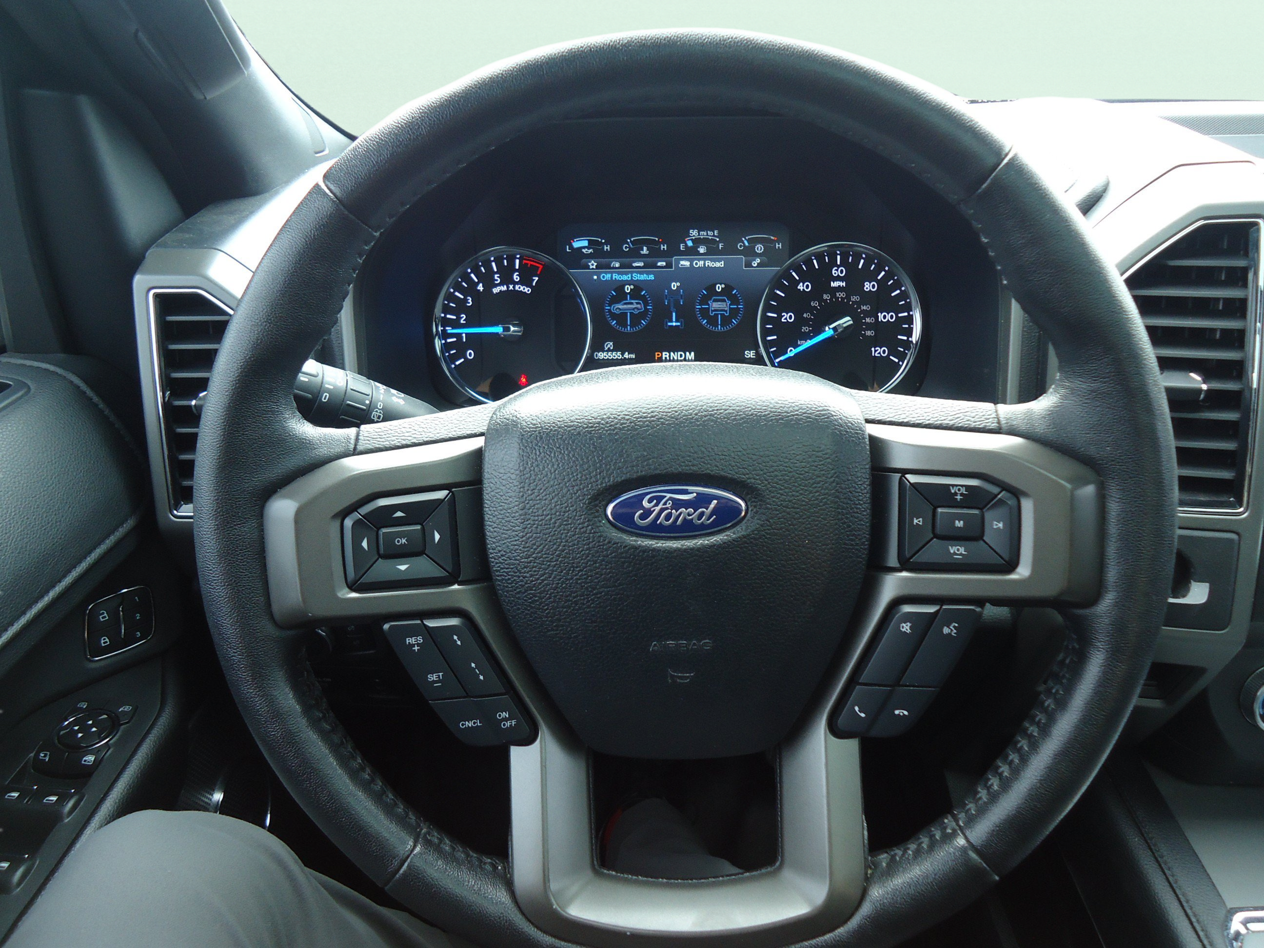 Used 2018 Ford Expedition XLT w/ Equipment Group 202A AWD/4WD image 12