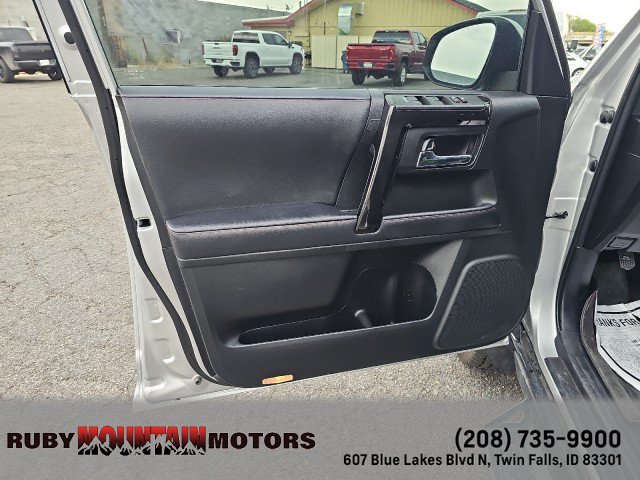 Used 2022 Toyota 4Runner TRD Off-Road AWD/4WD image 10
