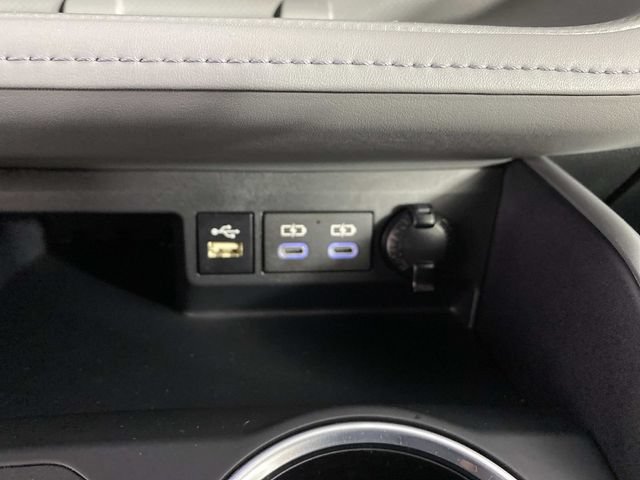 Used 2024 Toyota Highlander XLE AWD/4WD image 26