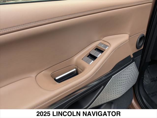 Used 2025 Lincoln Navigator Black Label AWD/4WD image 11