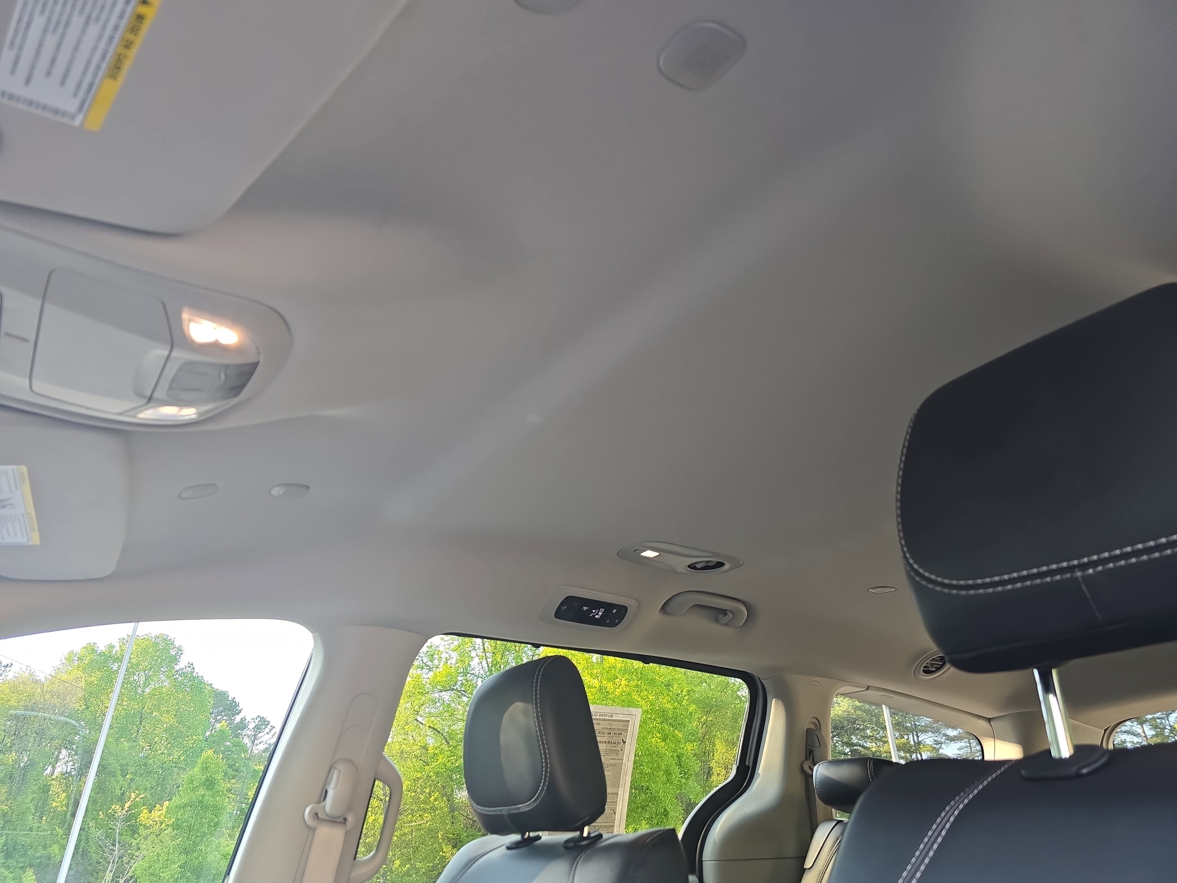 Used 2024 Chrysler Pacifica Touring-L image 31