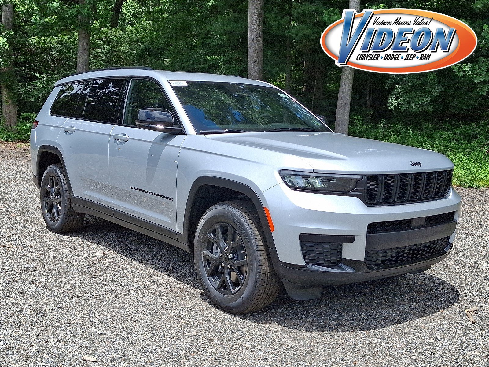New 2025 Jeep Grand Cherokee L Altitude image 1