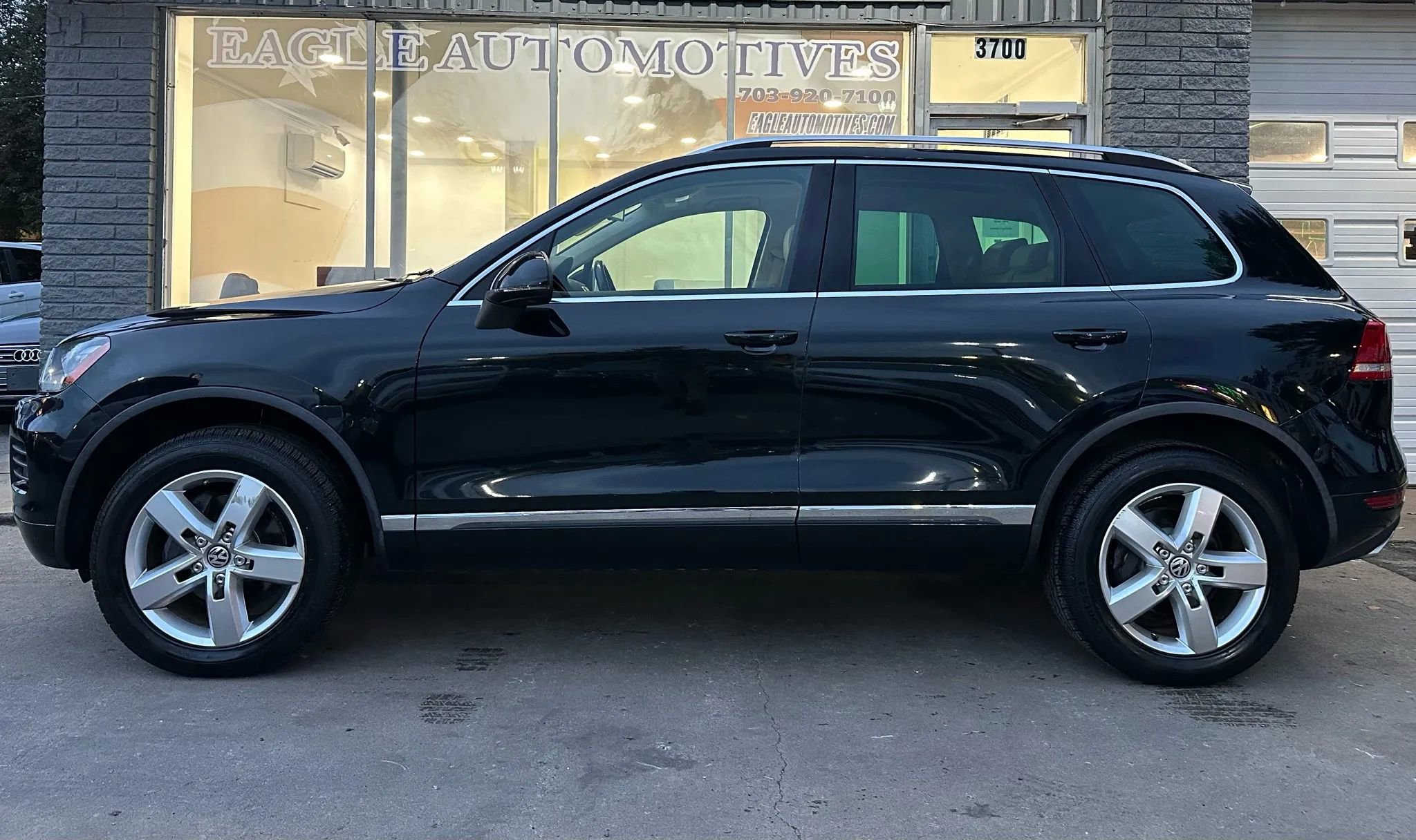 Used 2012 Volkswagen Touareg TDI image 6