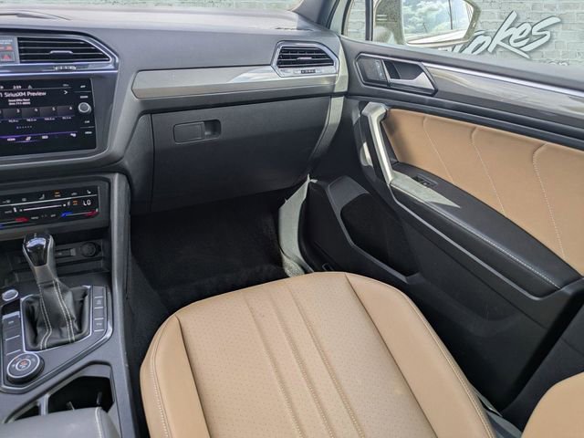 Certified 2023 Volkswagen Tiguan SE R-Line image 17