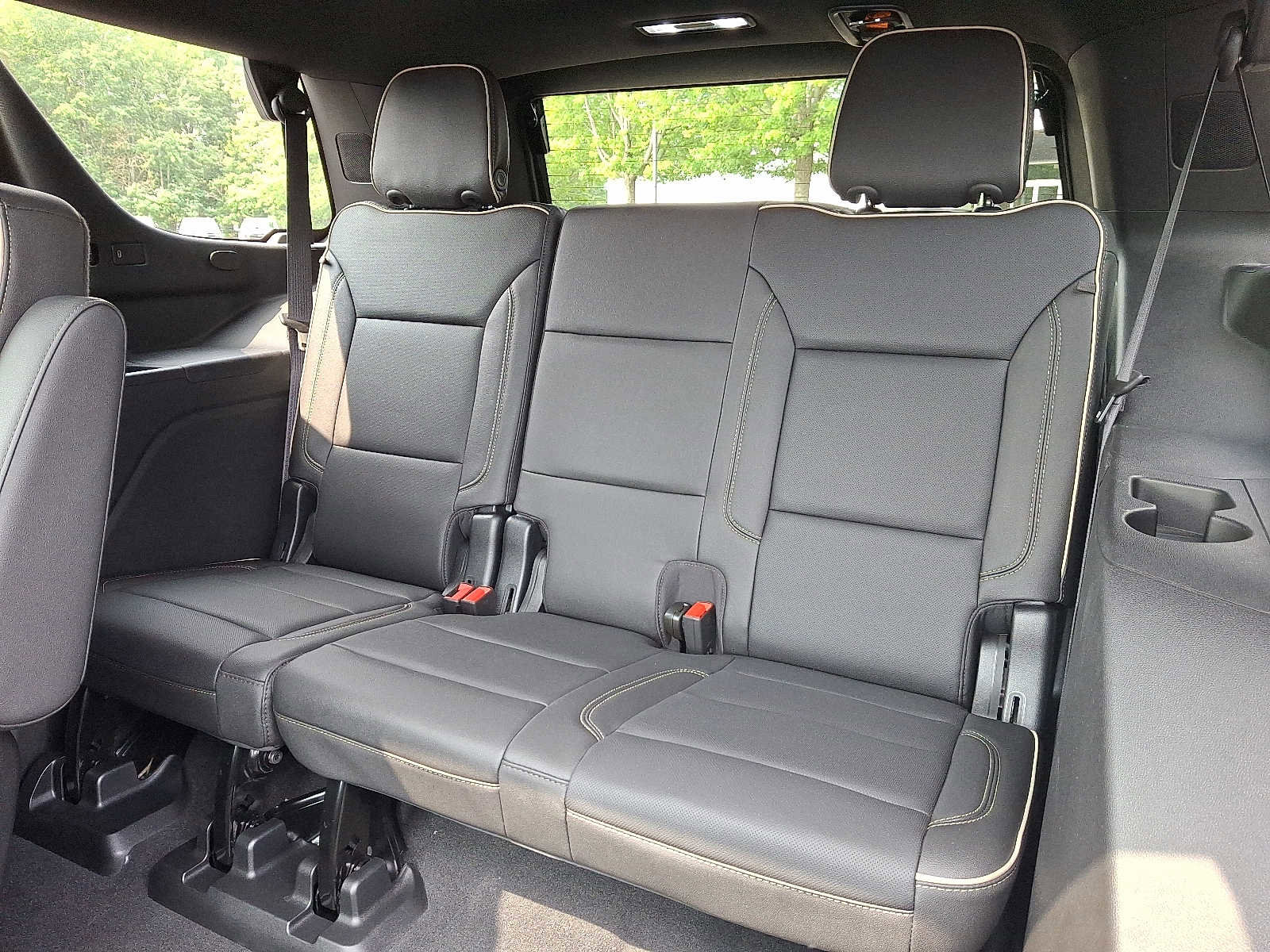 Used 2022 GMC Yukon SLT w/ SLT Premium Package image 14