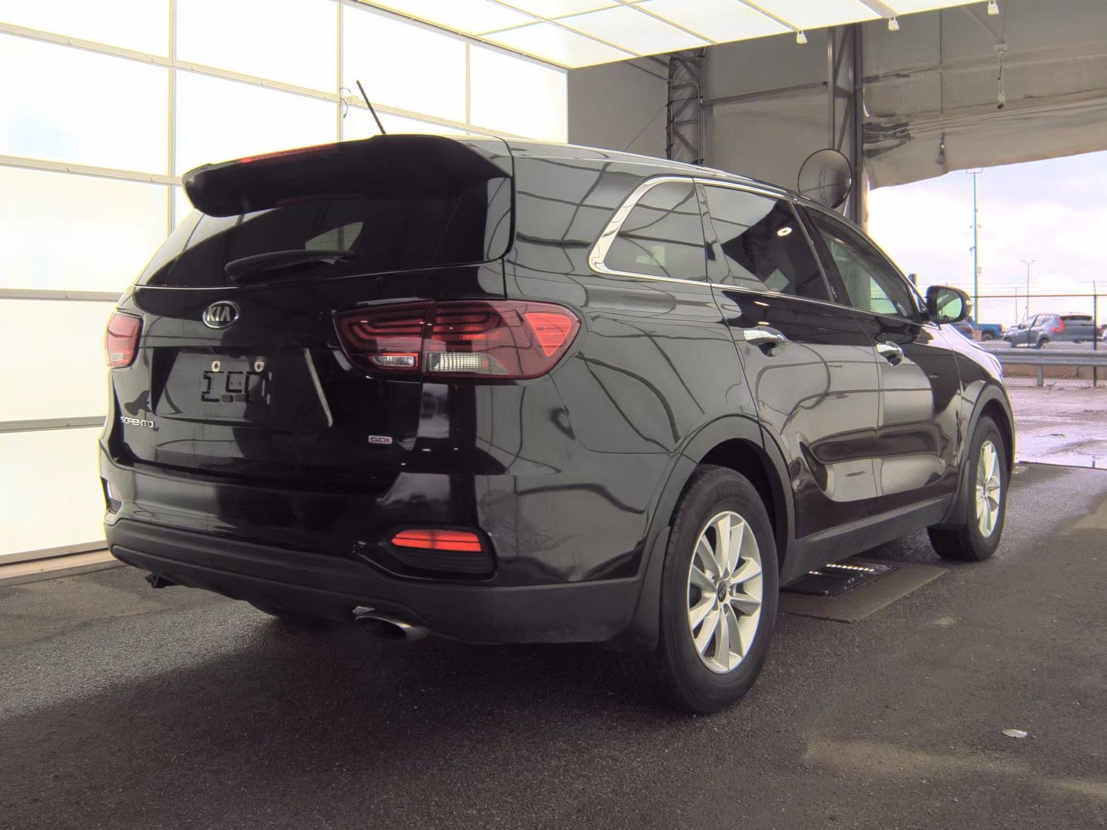Used 2019 Kia Sorento FWD image 2