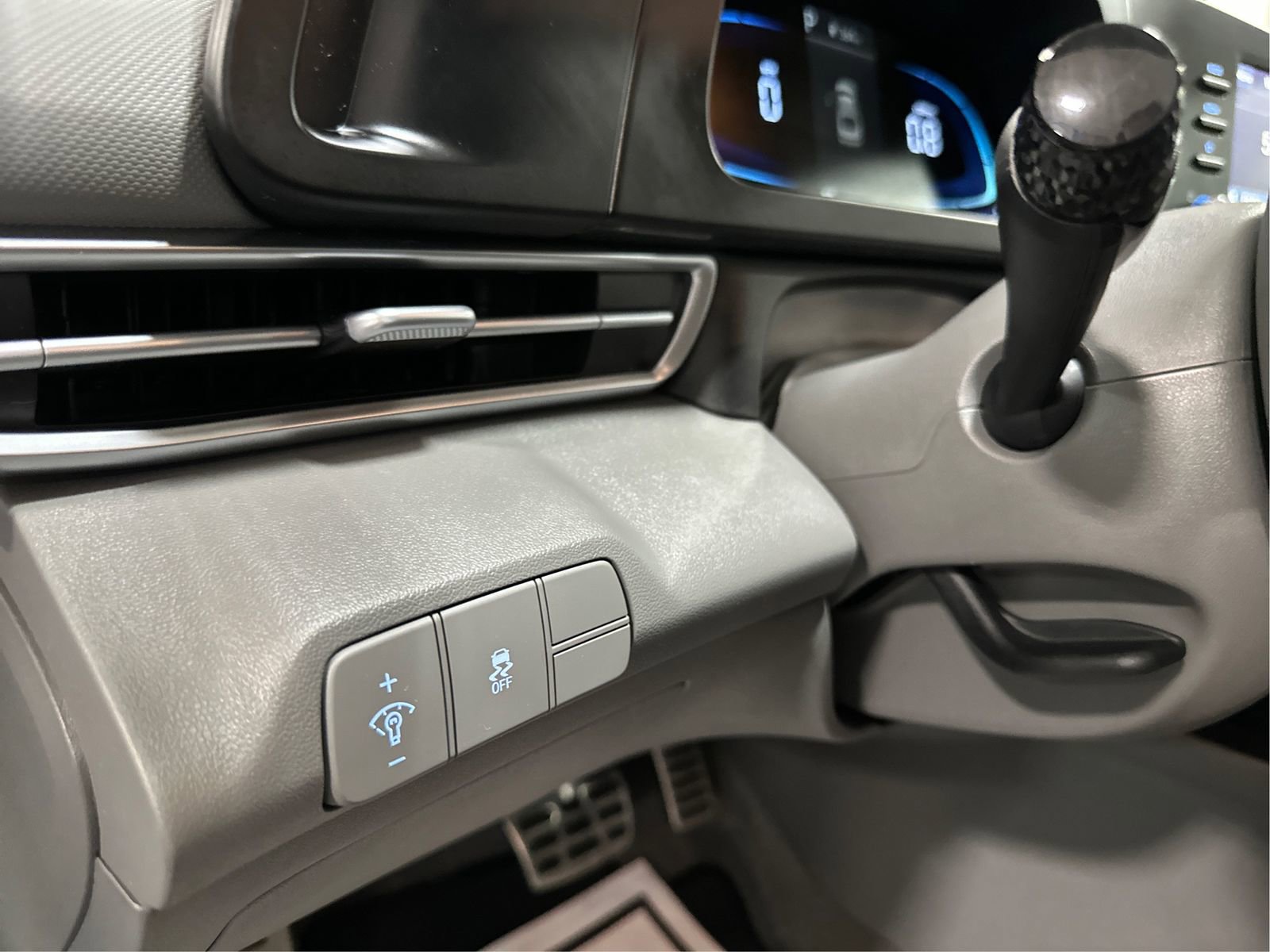 Certified 2025 Hyundai Elantra Sport FWD image 19