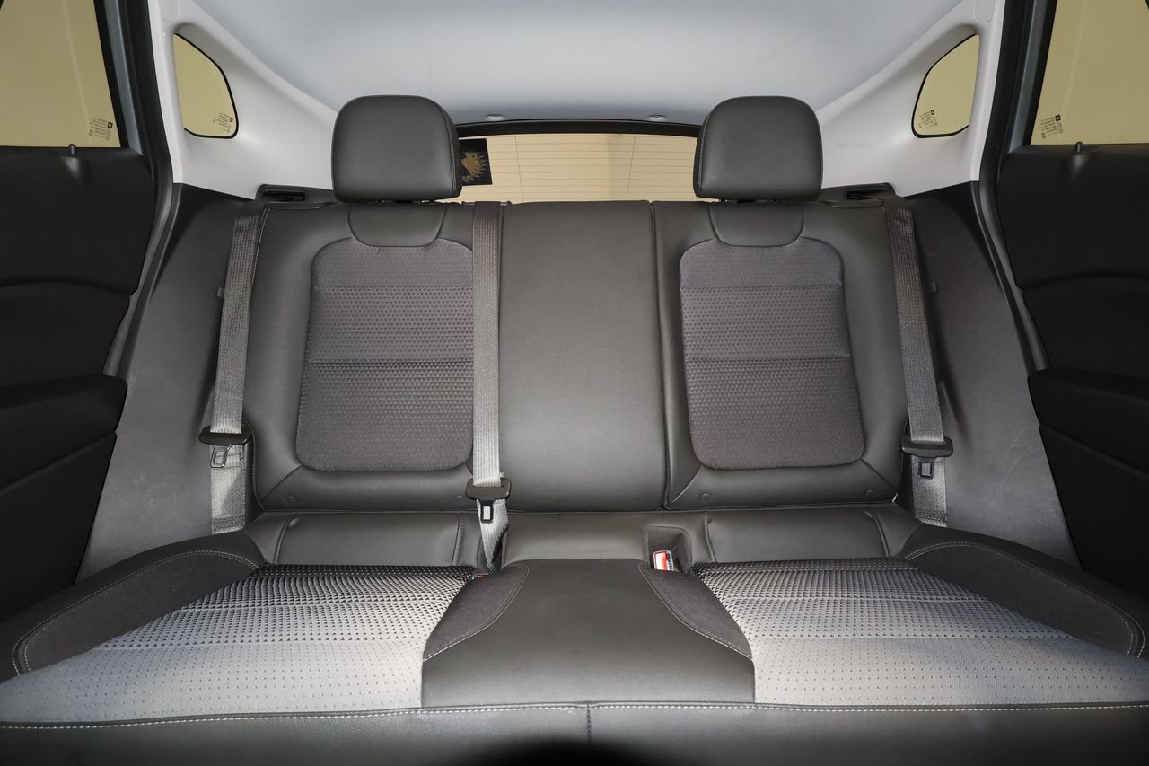 Certified 2025 Chevrolet Trax LT image 29