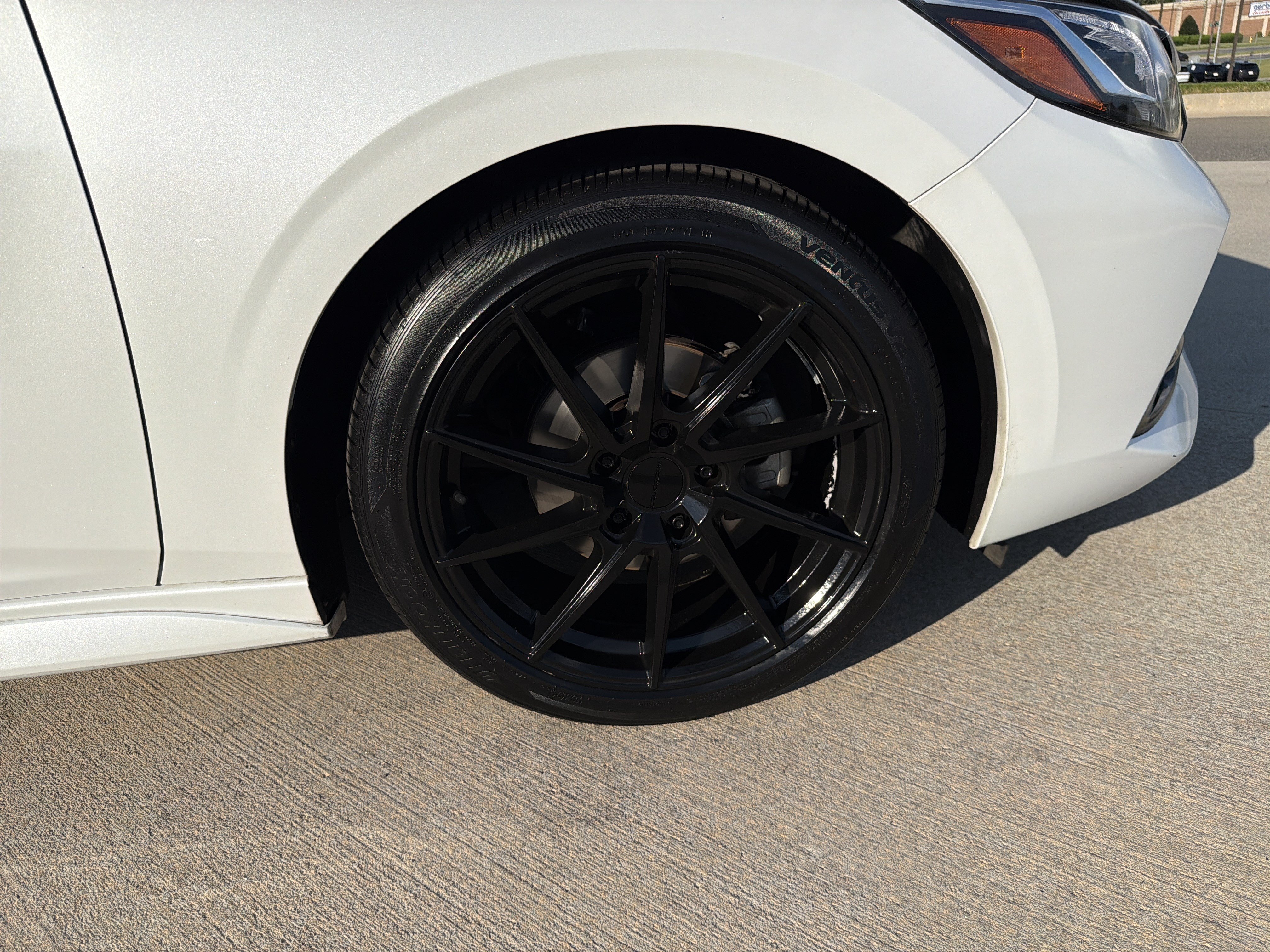 Used 2022 Nissan Sentra SR w/ SR Premium Package FWD image 13