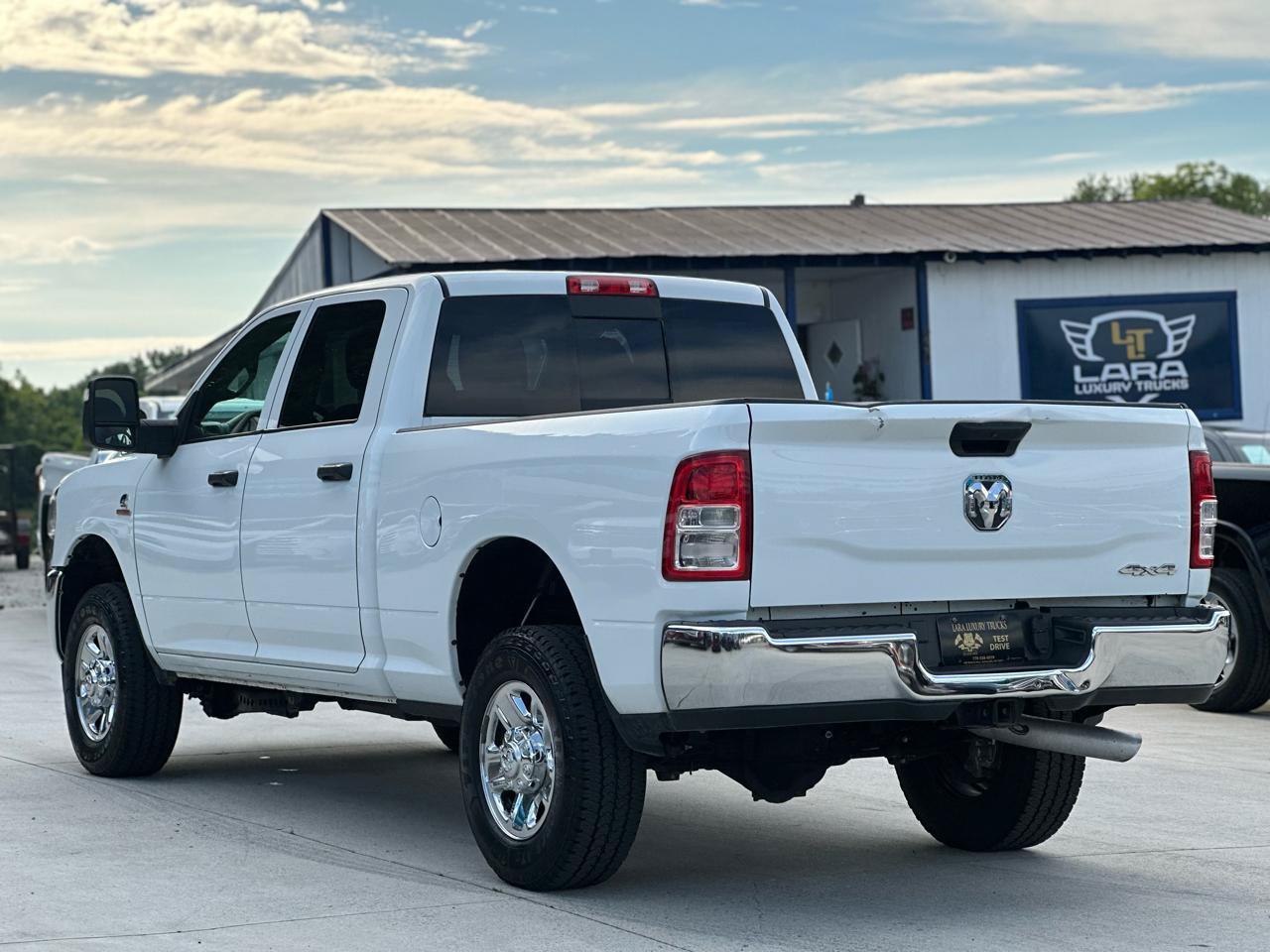 Used 2024 RAM 2500 Tradesman w/ Chrome Appearance Group AWD/4WD image 5