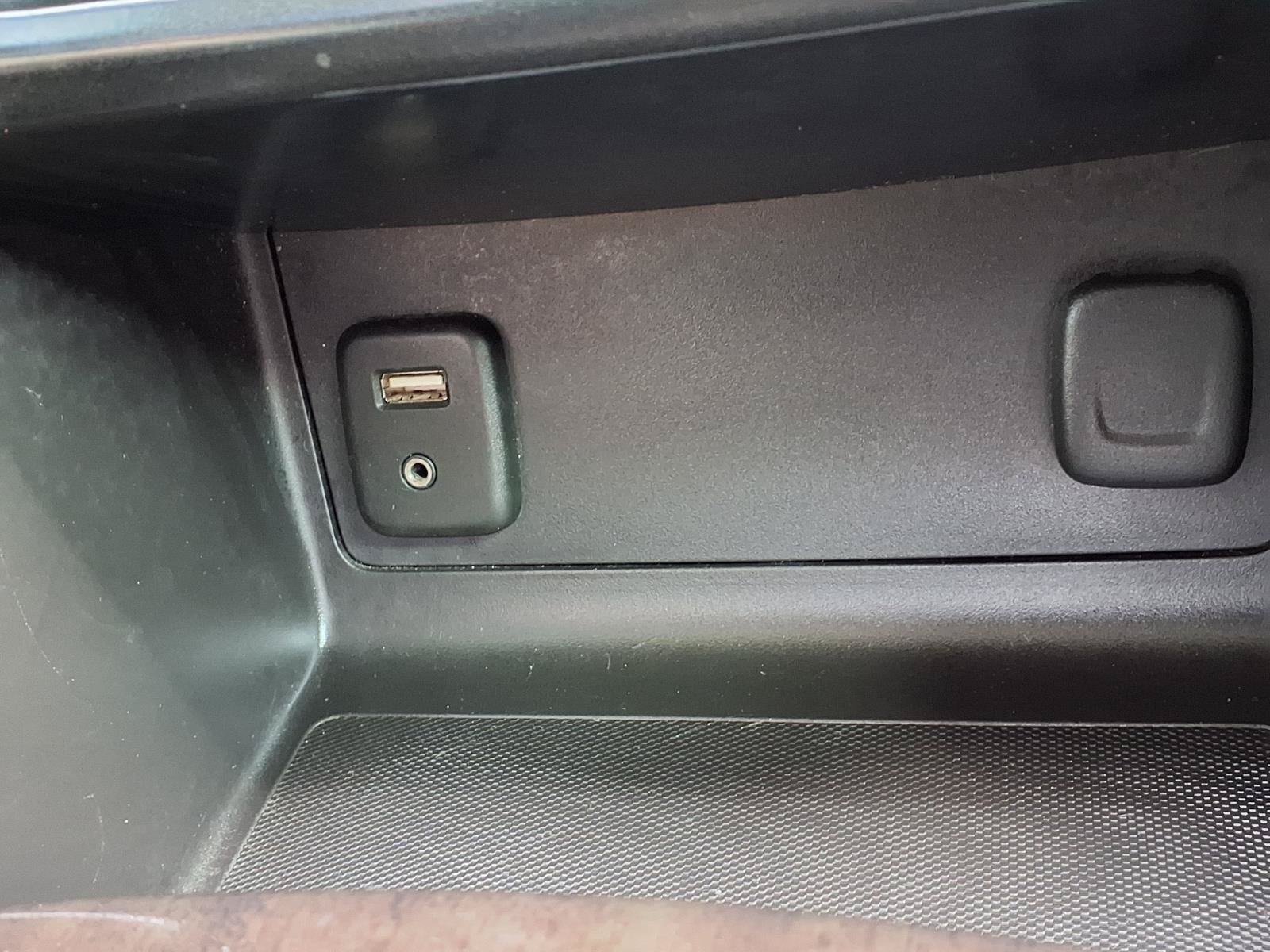 Used 2015 GMC Canyon SLE RWD image 9