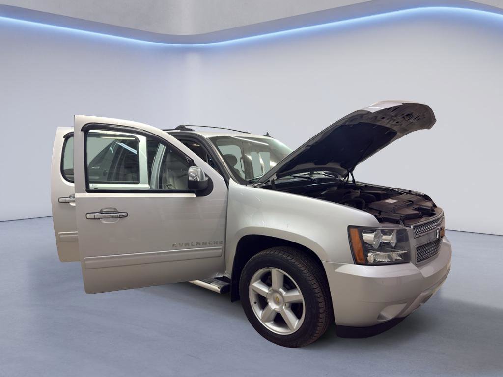 Used 2013 Chevrolet Avalanche LT w/ All-Star Edition image 8