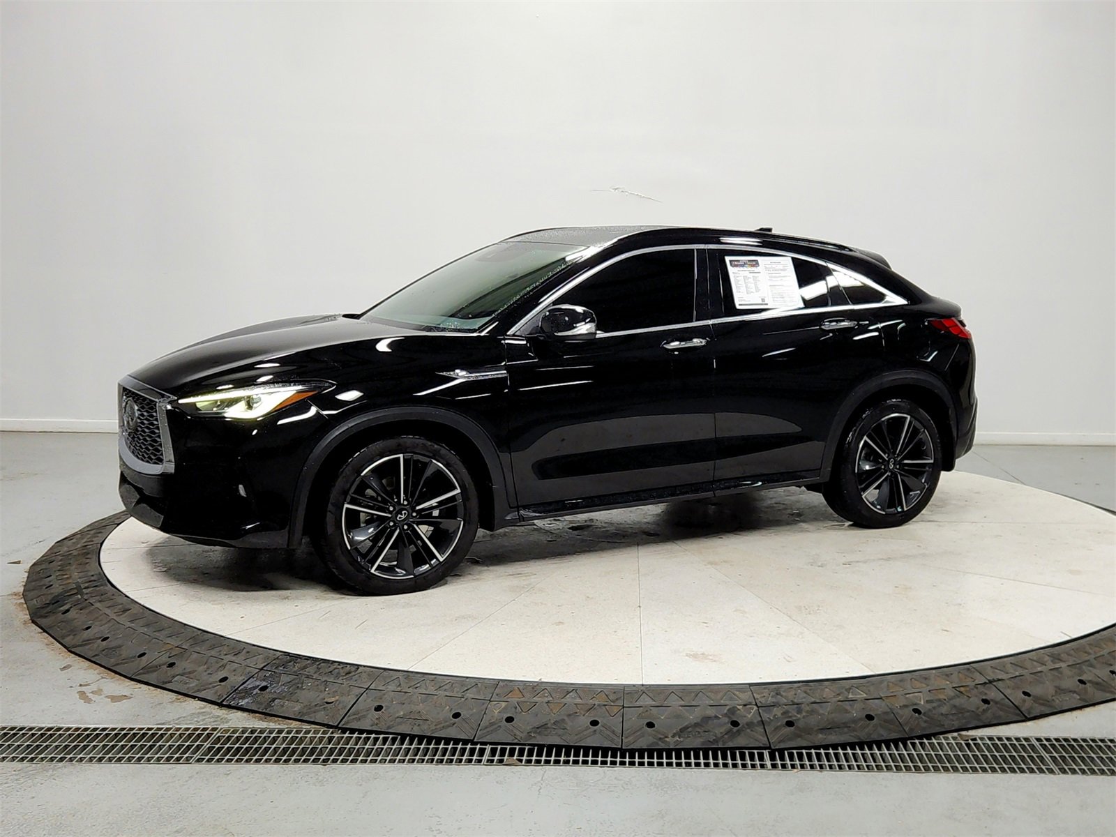 Used 2023 INFINITI QX55 Luxe w/ Cargo Package image 3